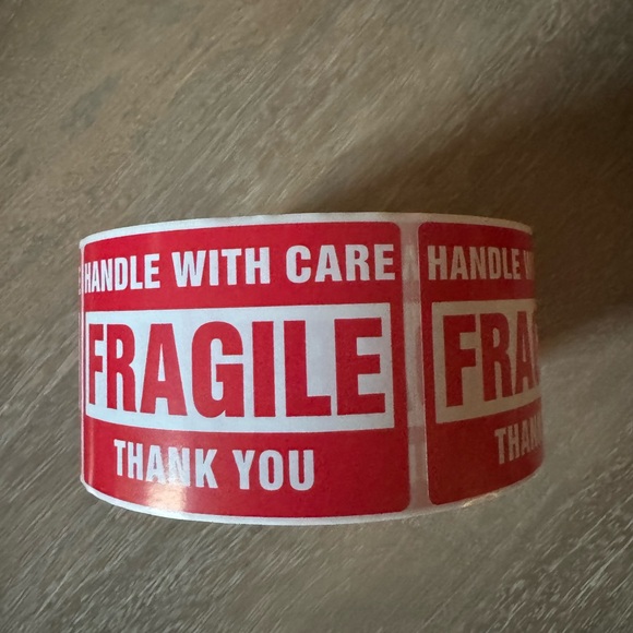 500 Red Fragile Handle With Care Stickers - Picture 3 of 3
